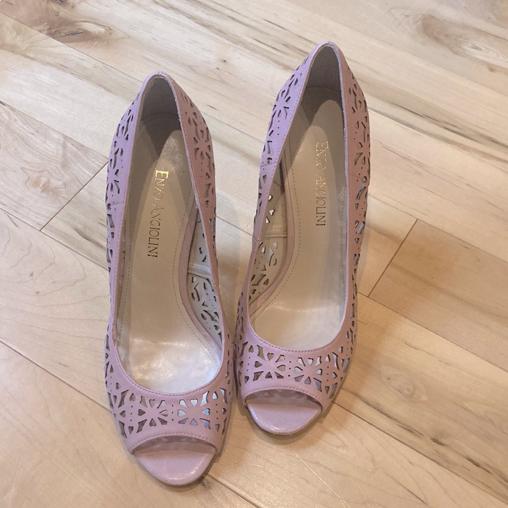 Gently worn dusty rose cut out peep toe heels